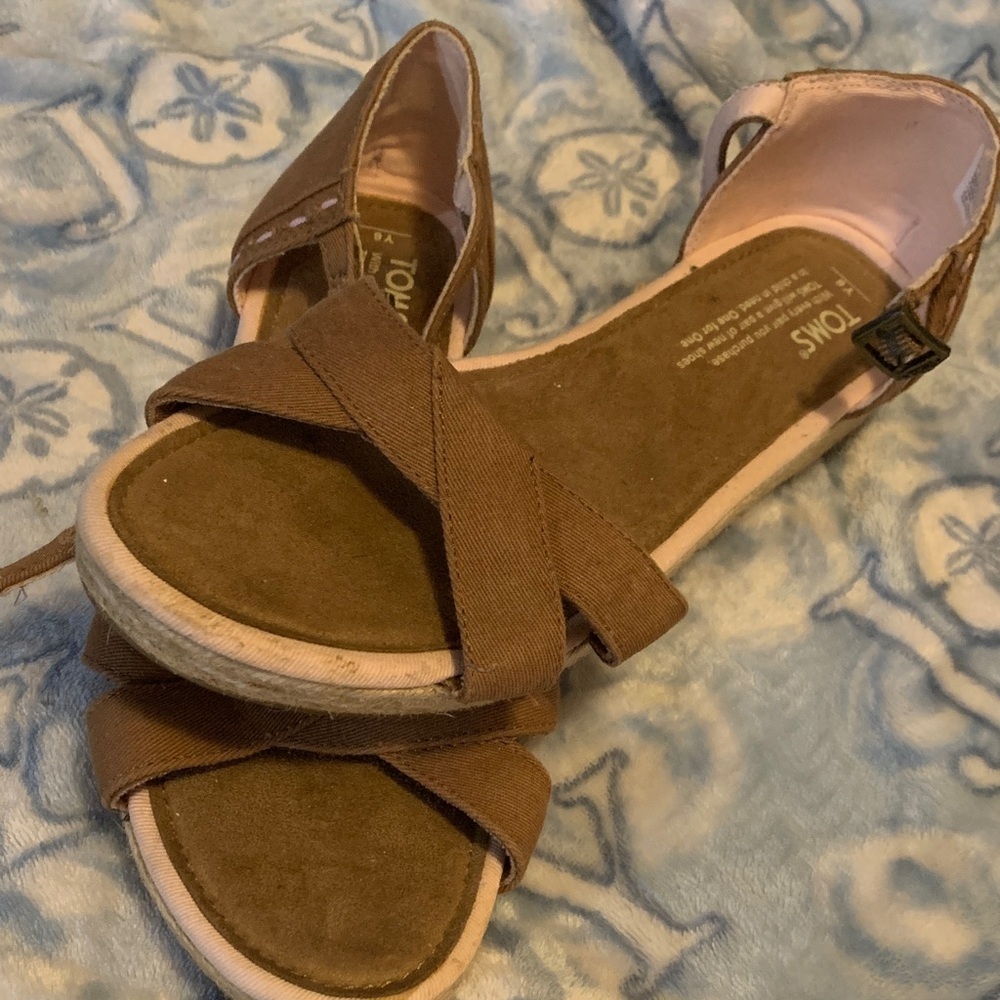 TOMS Women's Tan Sandals